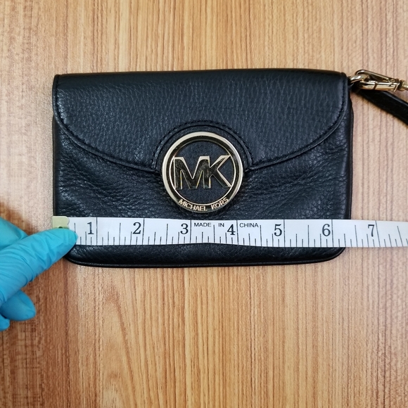 ❗SALE❗Michael Kors Wristlet - Picture 7 of 12